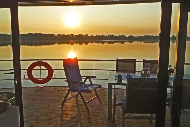 Floating 44 / Boot 1 / 4 Personen-Buitenkant zomer