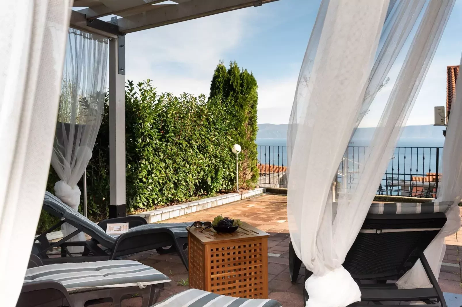 Holiday Home Alis with Sea View-Terras