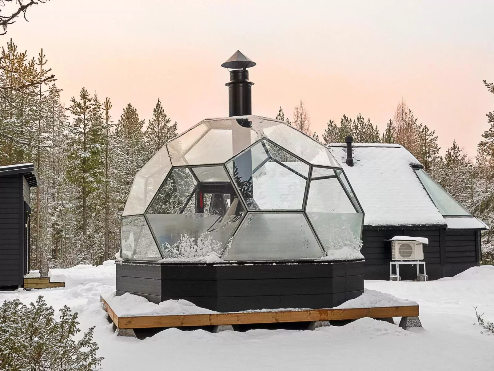 Samruam b aurora cabin-Buiten