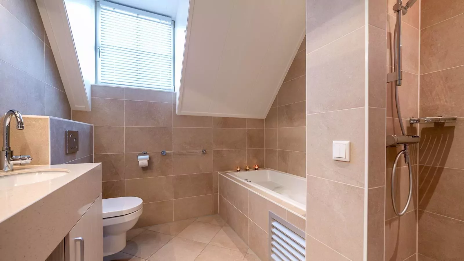 Huis nummer 37-Badkamer