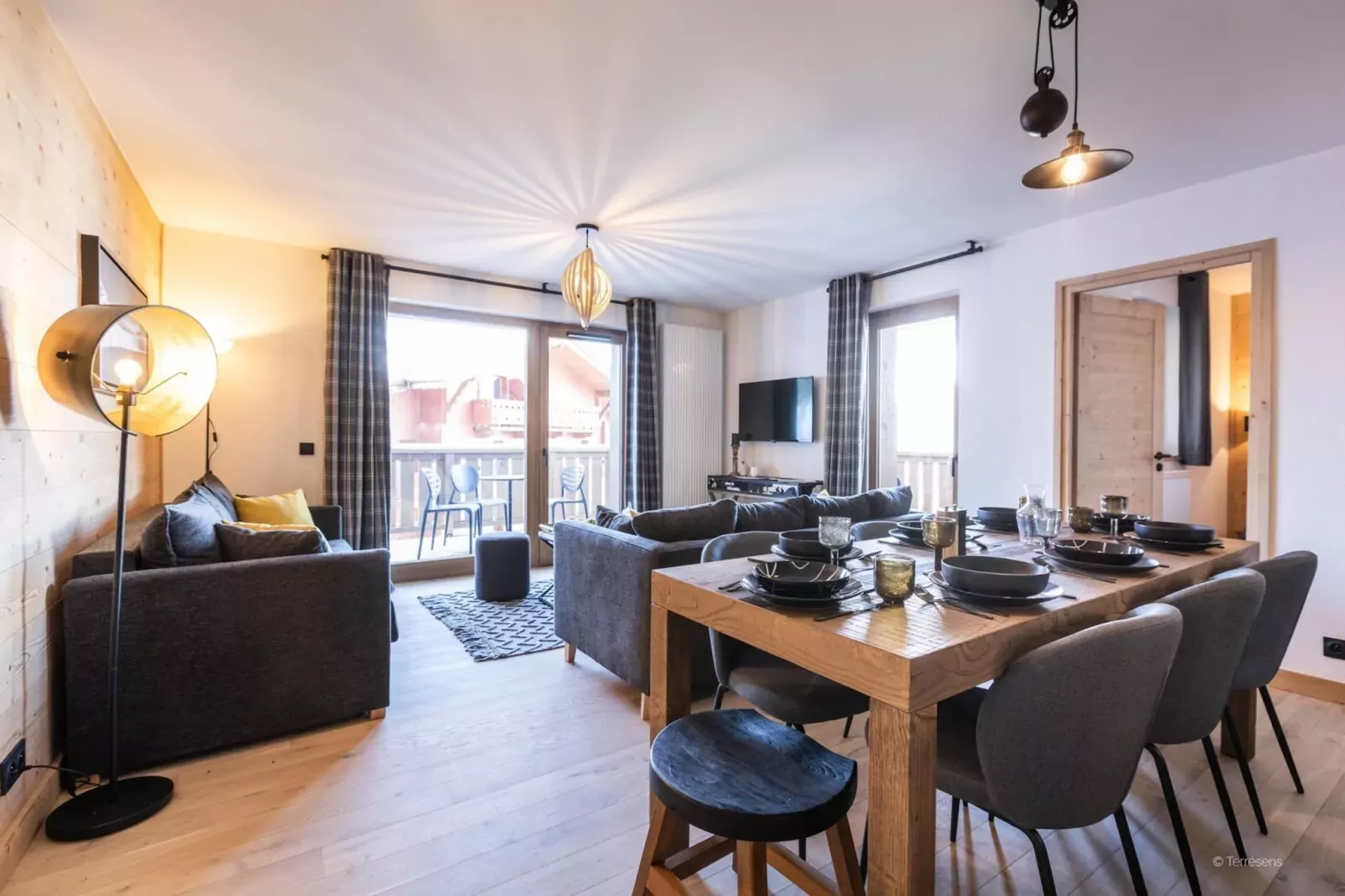 PLAGNE MONTALBERT Le Snoroc- A48P-Eetkamer