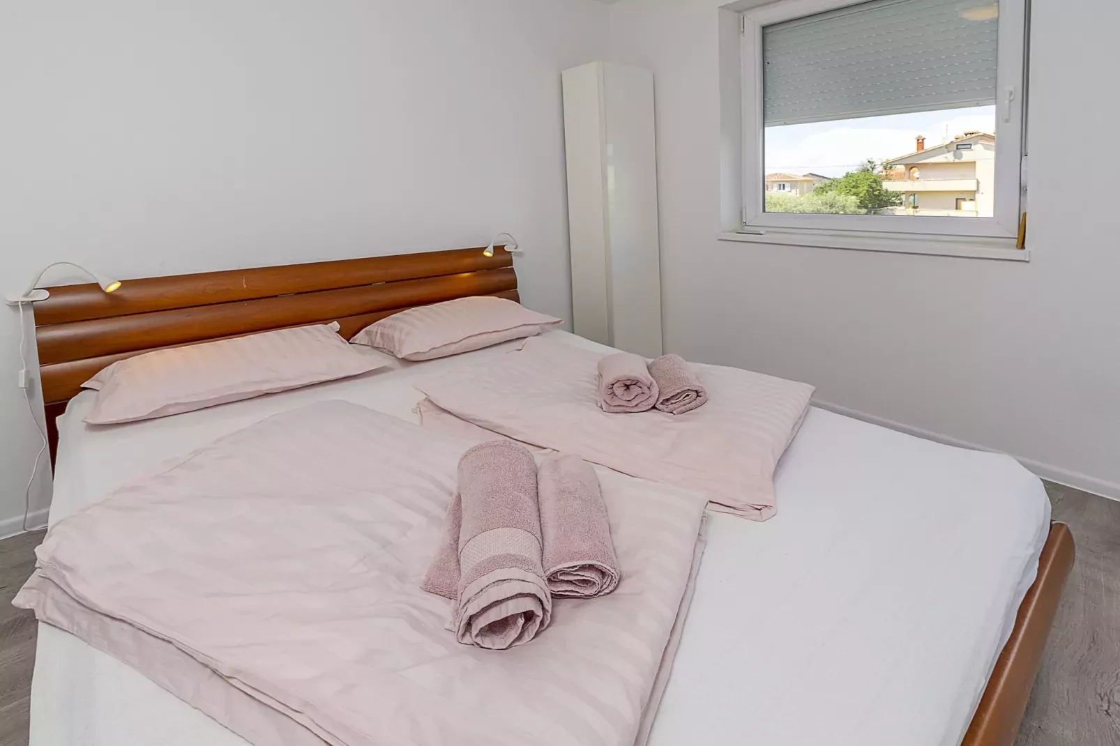 Villa Susanne with Private Pool-Slaapkamer