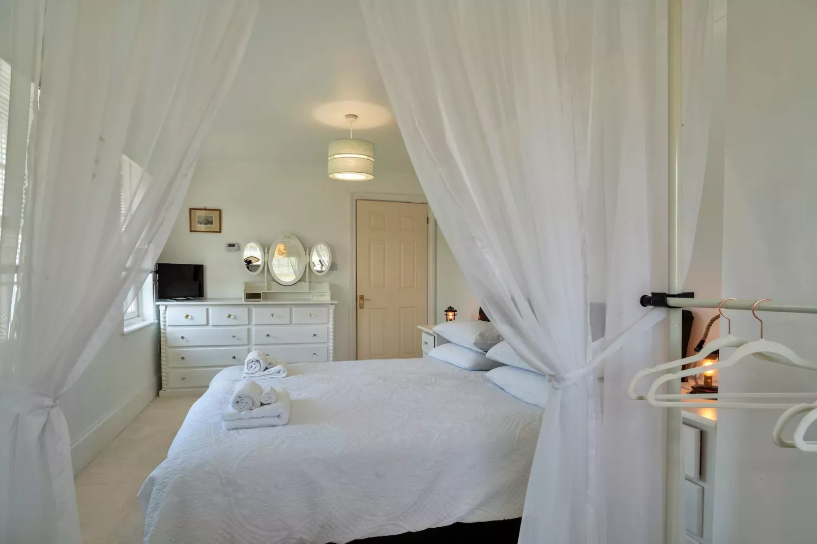 Nicely Tucked Away Cottage-Slaapkamer