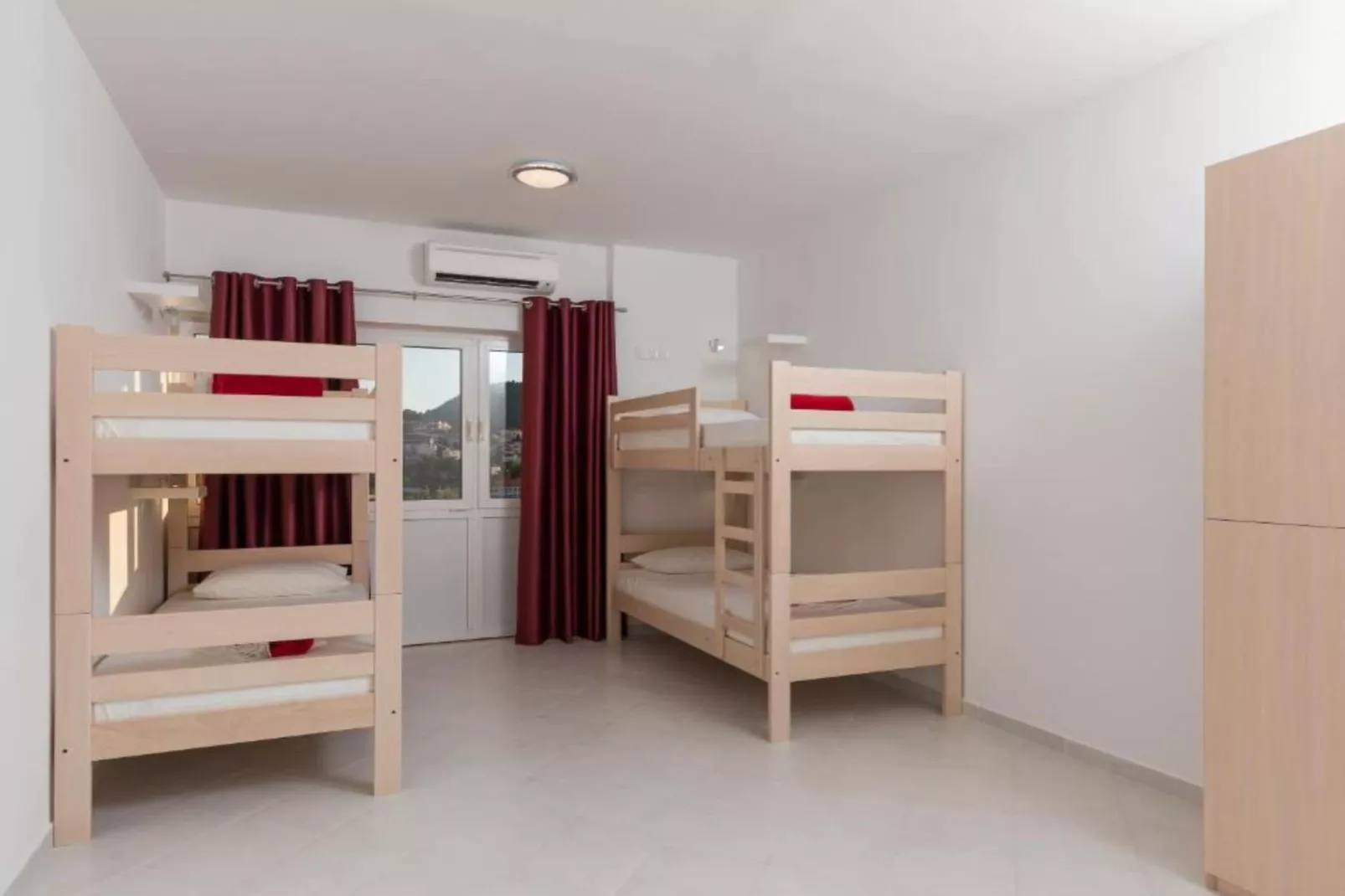 Hostel Free Bird  - Bed in Seven Bed Mixed Dormitory Room 1 (H)-Slaapkamer