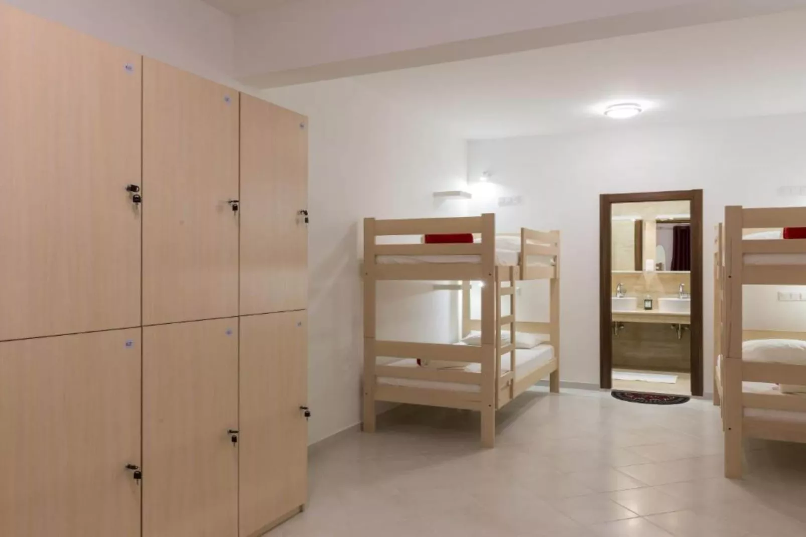 Hostel Free Bird - Bed in Five Bed Mixed Dormitory Room 4  (F)-Slaapkamer