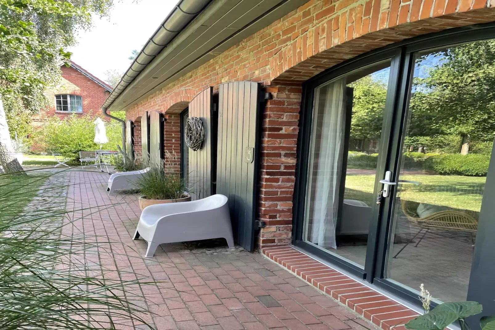 Gepflegte HofWohnung 2-Buitenkant zomer