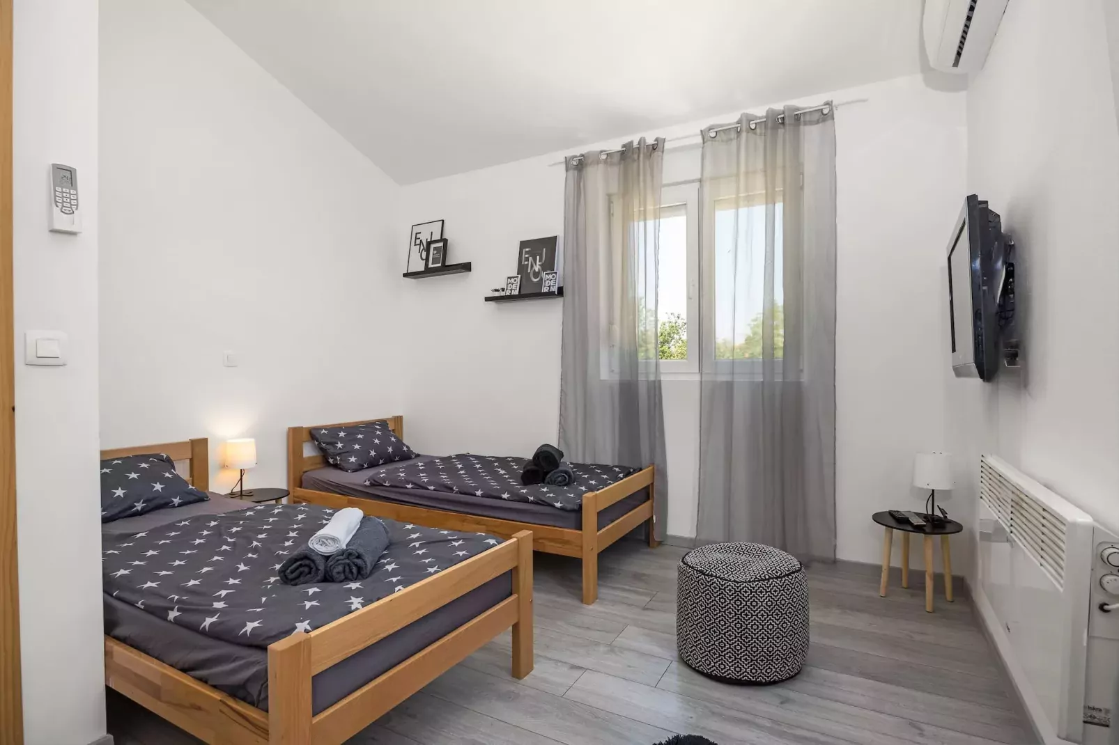Villa Jakov with Private Pool-Slaapkamer