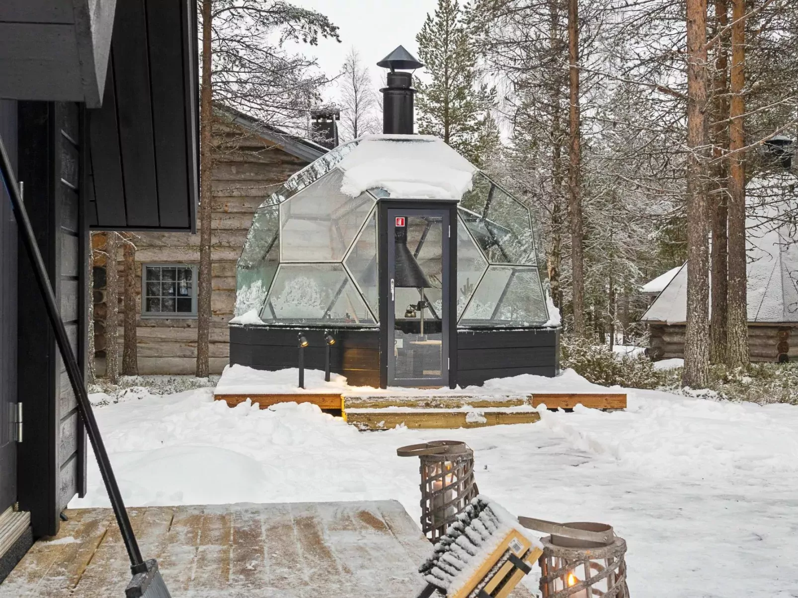 Samruam b aurora cabin-Buiten