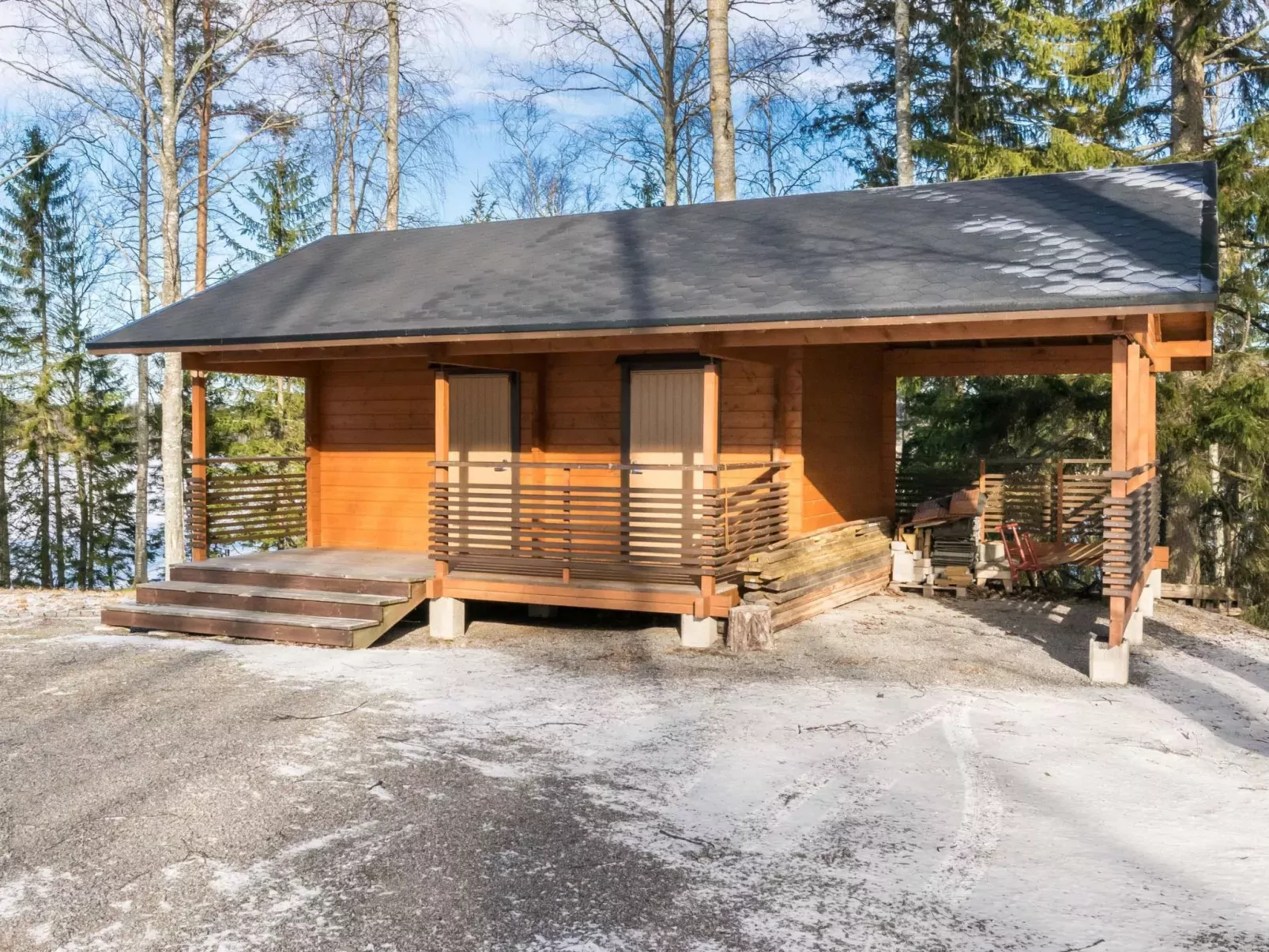 Puolen hehtaarin metsä-Buiten