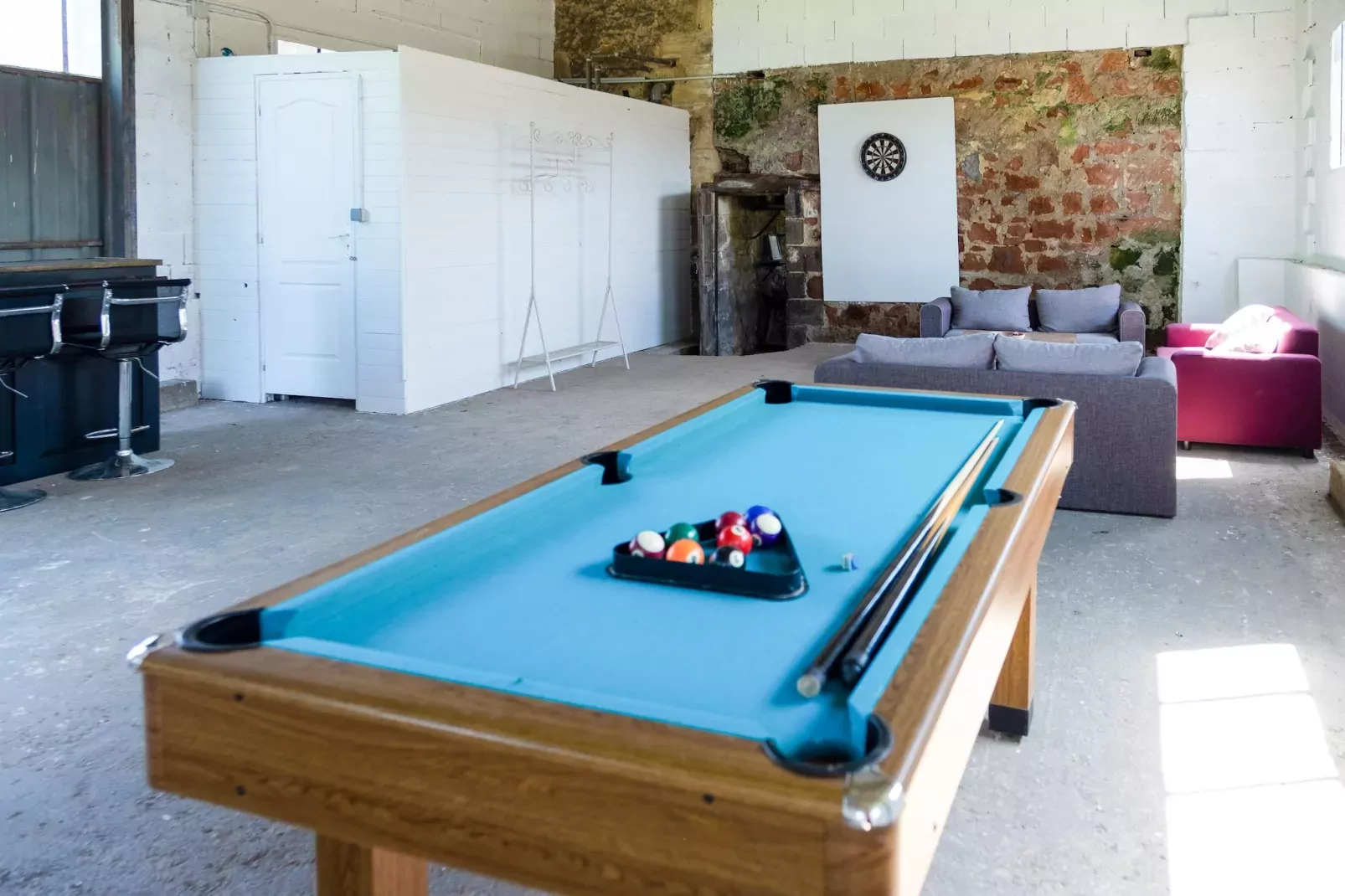 Maison de charme avec piscine à Coubejours-Recreatieruimte