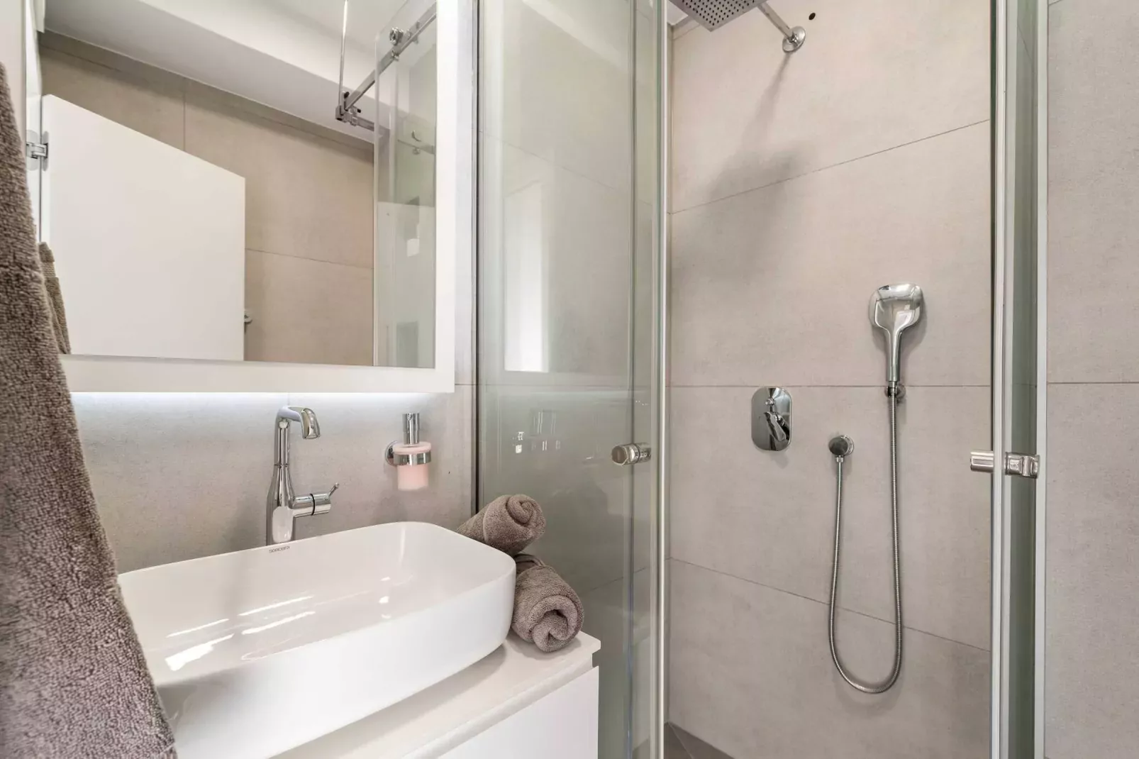 Apartments Velic - Three bedroom apartment C-Badkamer