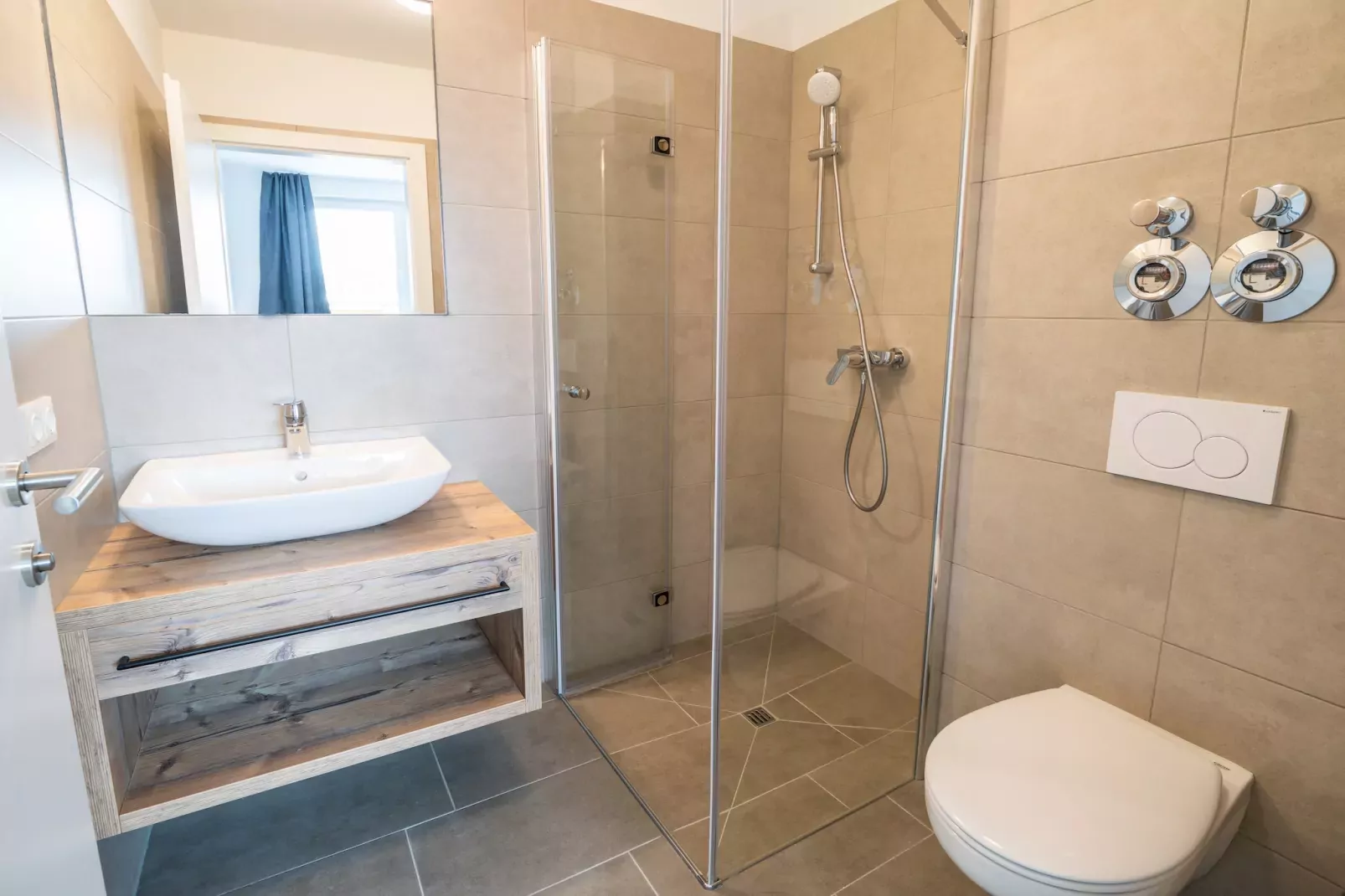 Comfort Three-bedroom Apartment – KA3C-Badkamer