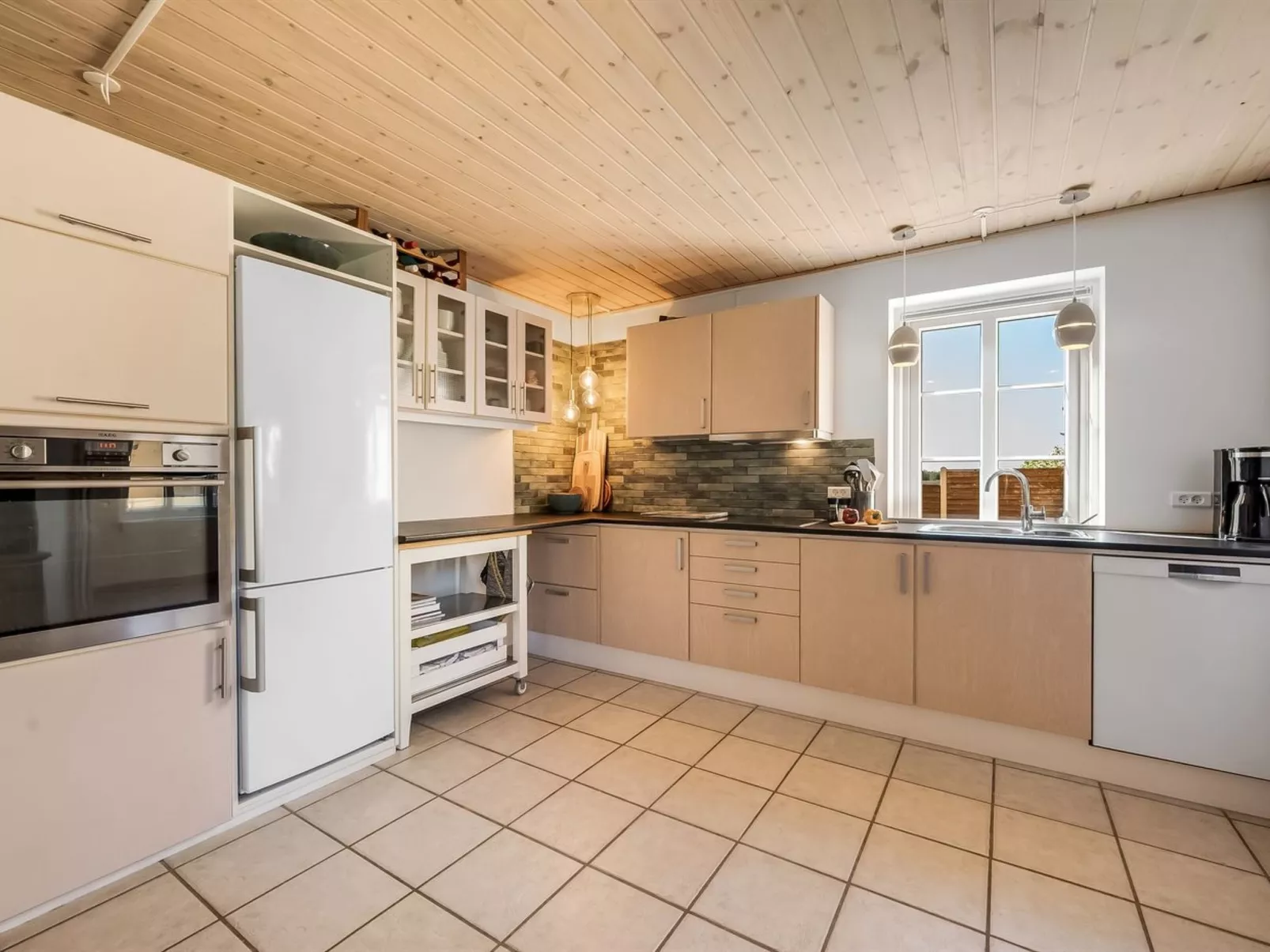 "Quirina" - 6km from the sea-Binnen