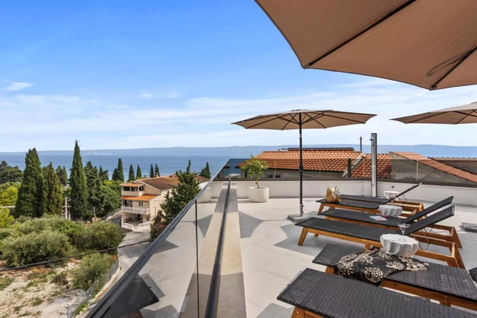 Three-Bedroom Penthouse Apartment-Terras