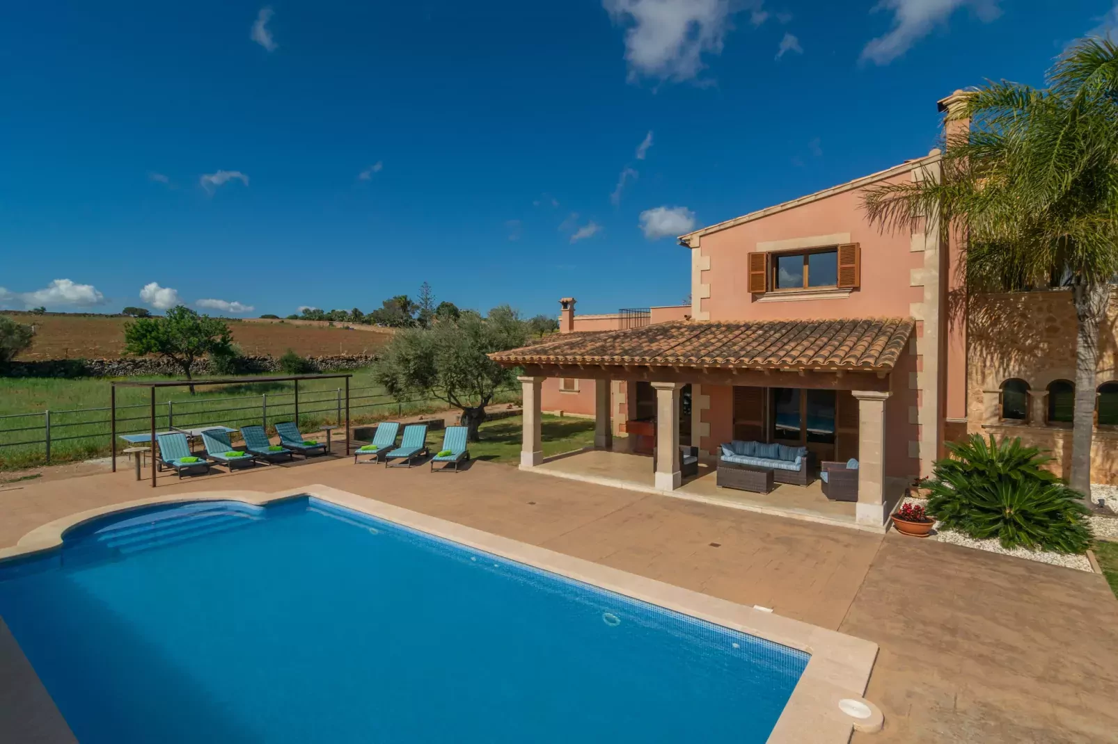 Son Gener (manacor)-Buitenkant zomer