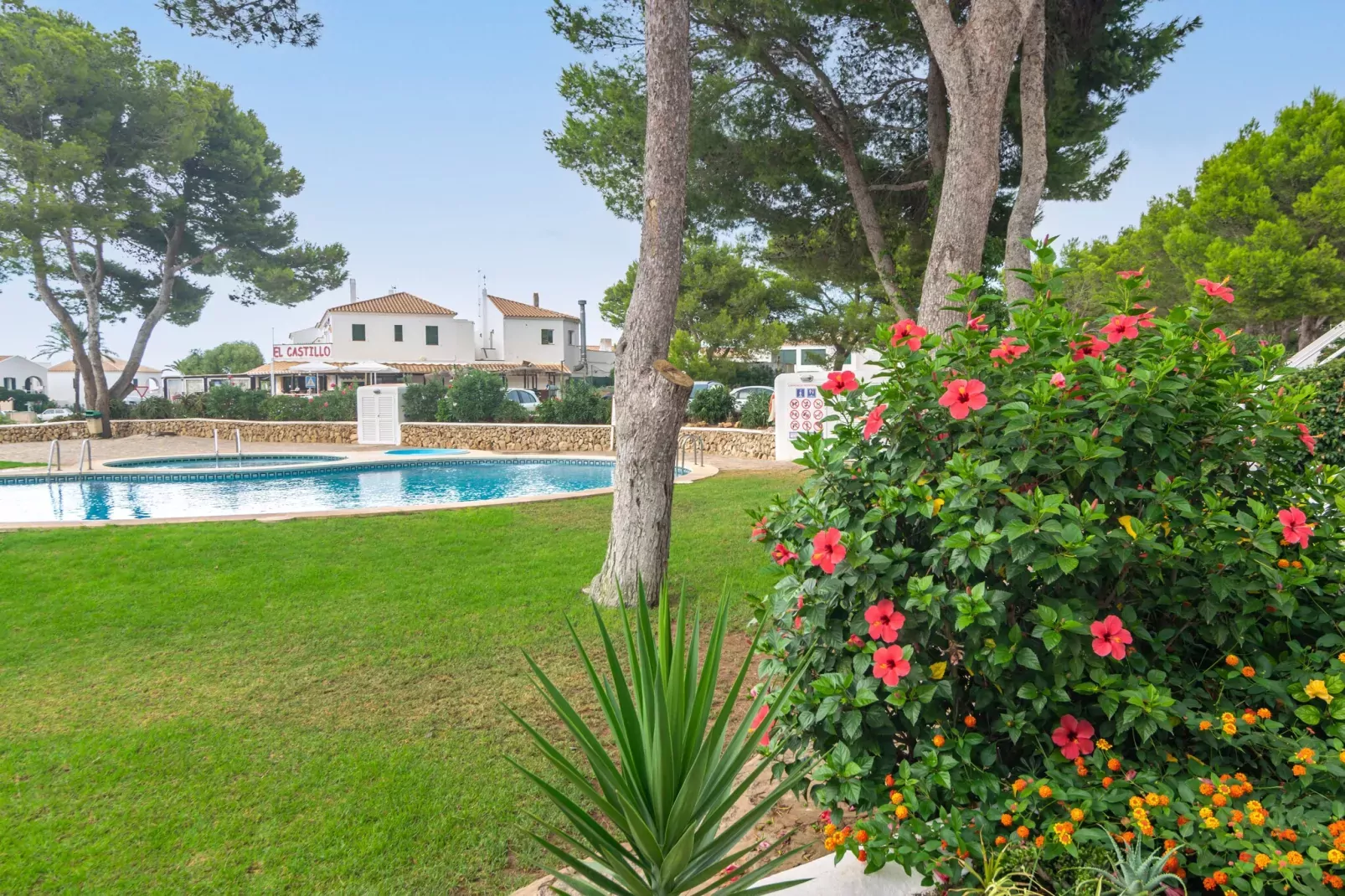 Edisol 29 (villa Pilar 2)-Tuinen zomer