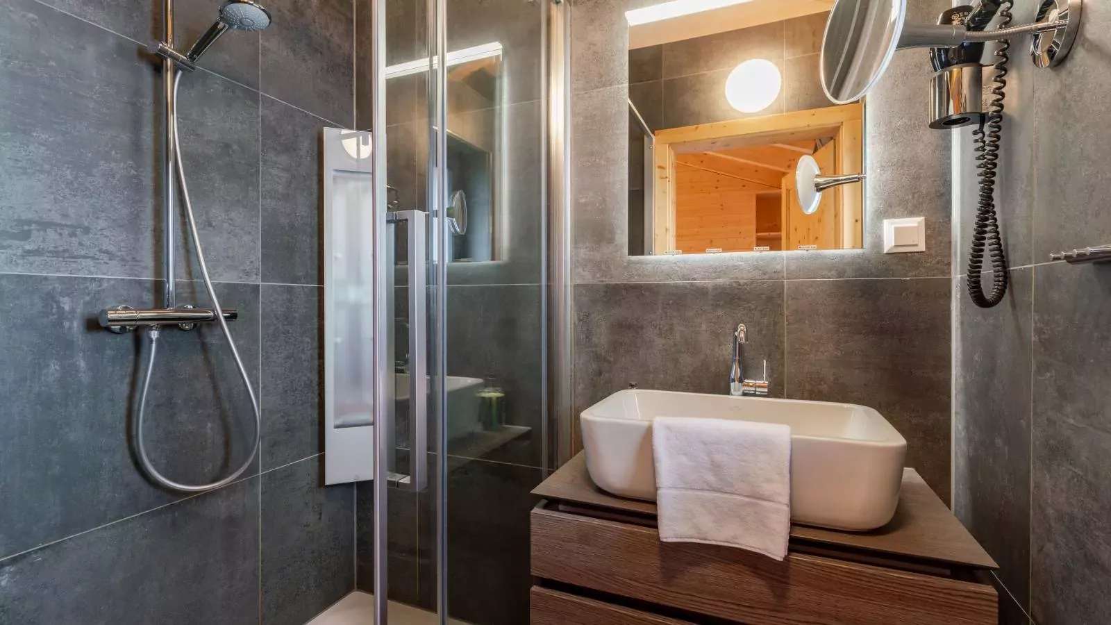 Alpina Lodge-Badkamer