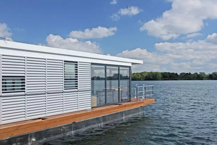 Floating 44 / Boot 4 / 3 Personen-Buitenkant zomer