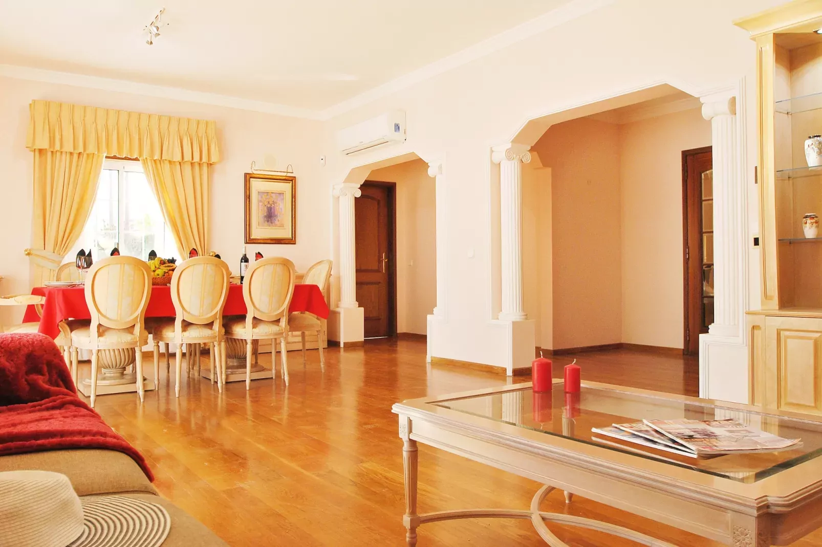 Villa Nespereira-Eetkamer