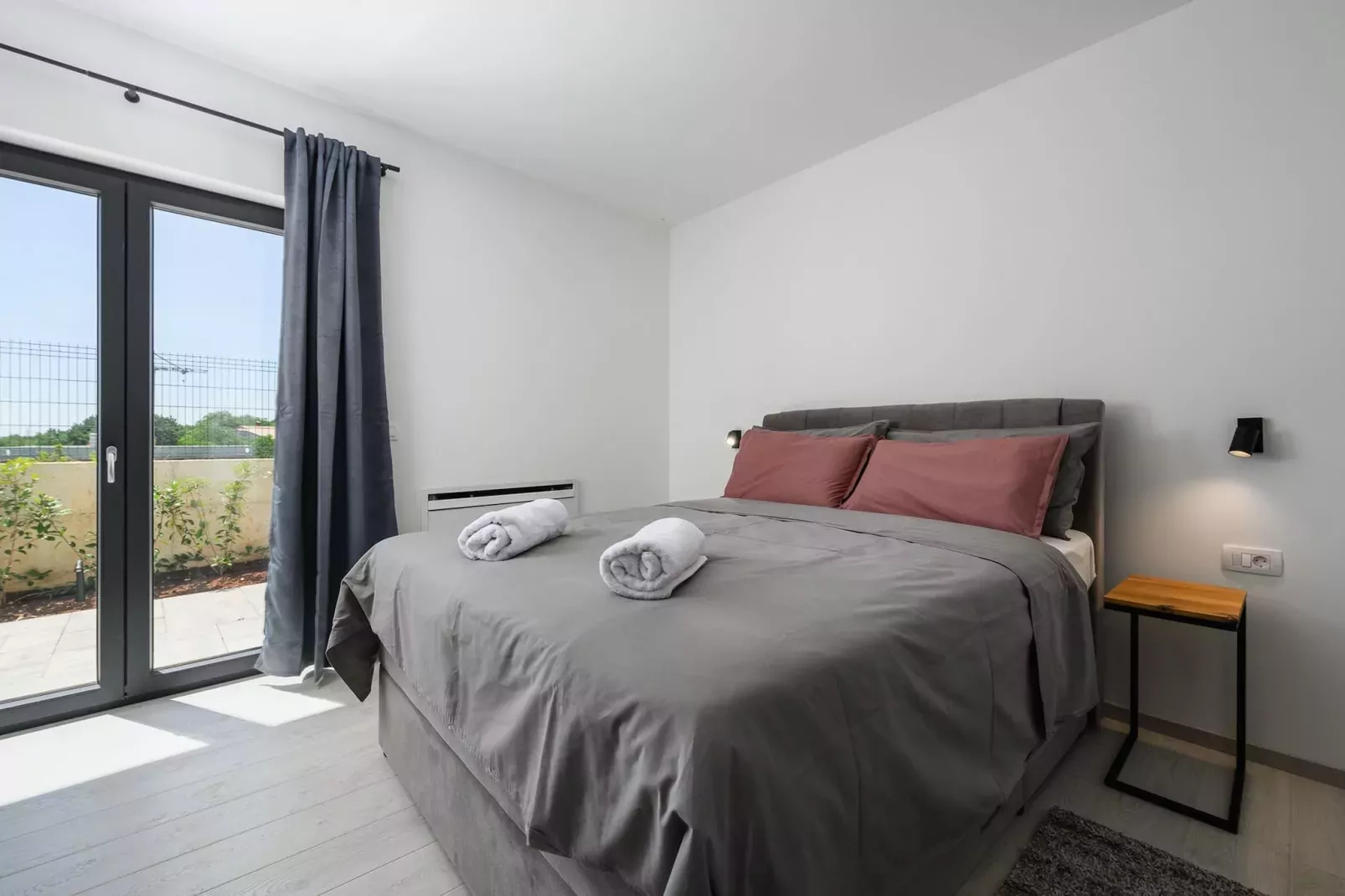 Villa de la Vie with Heated Swimming Pool-Slaapkamer