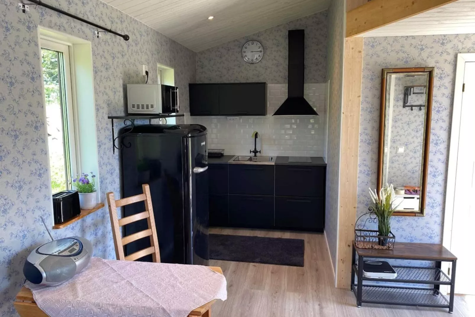 Romantisch vakantiehuis in Vitaby met terras-Binnen