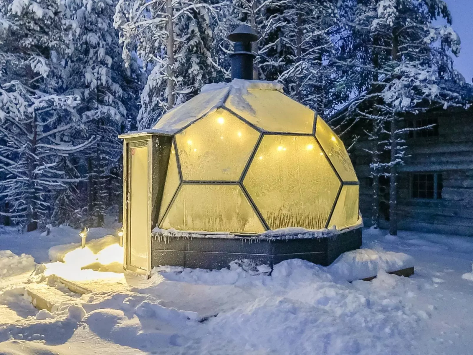 Samruam b aurora cabin-Buiten
