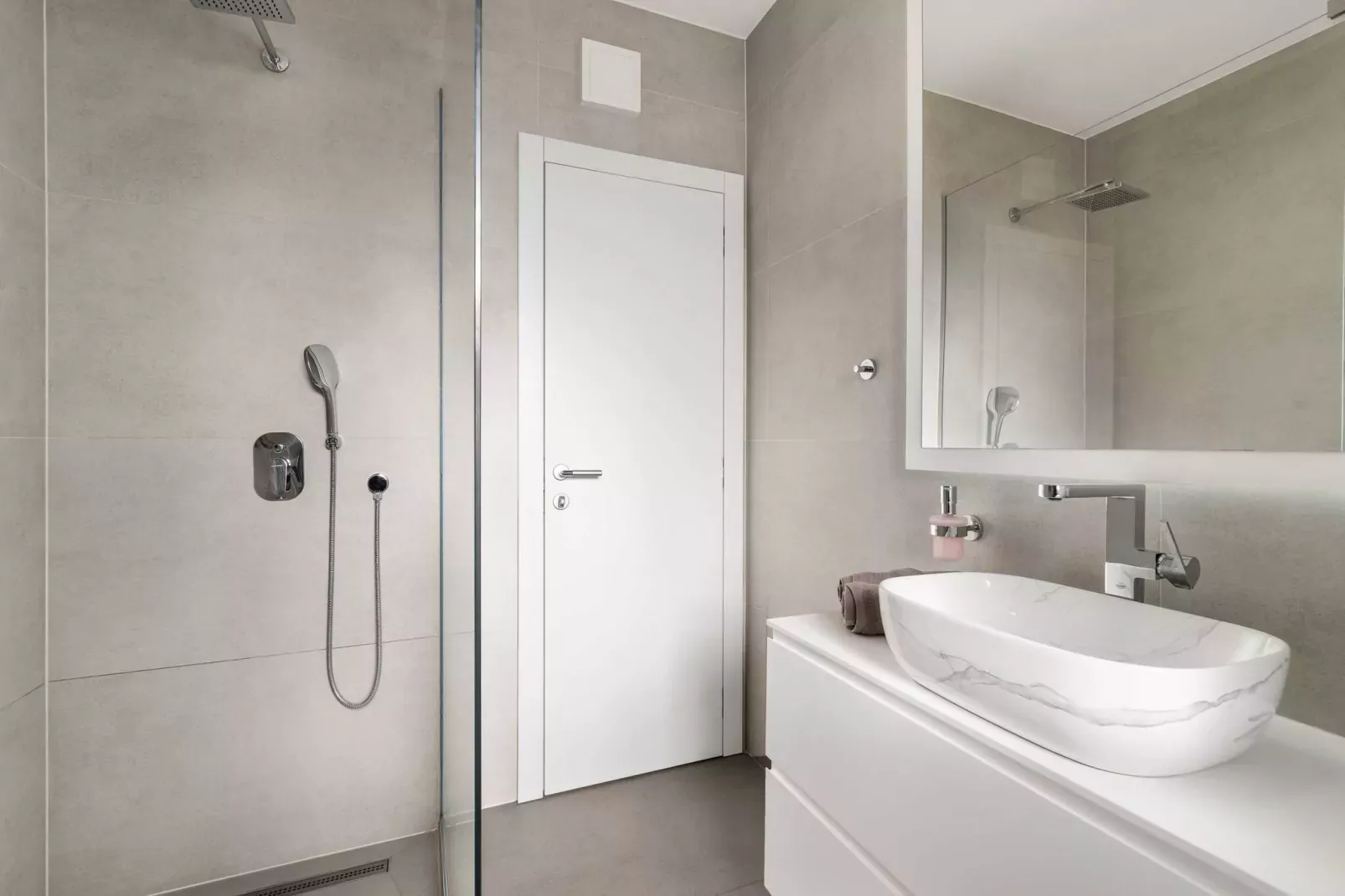 Apartments Velic - Three bedroom apartment C-Badkamer