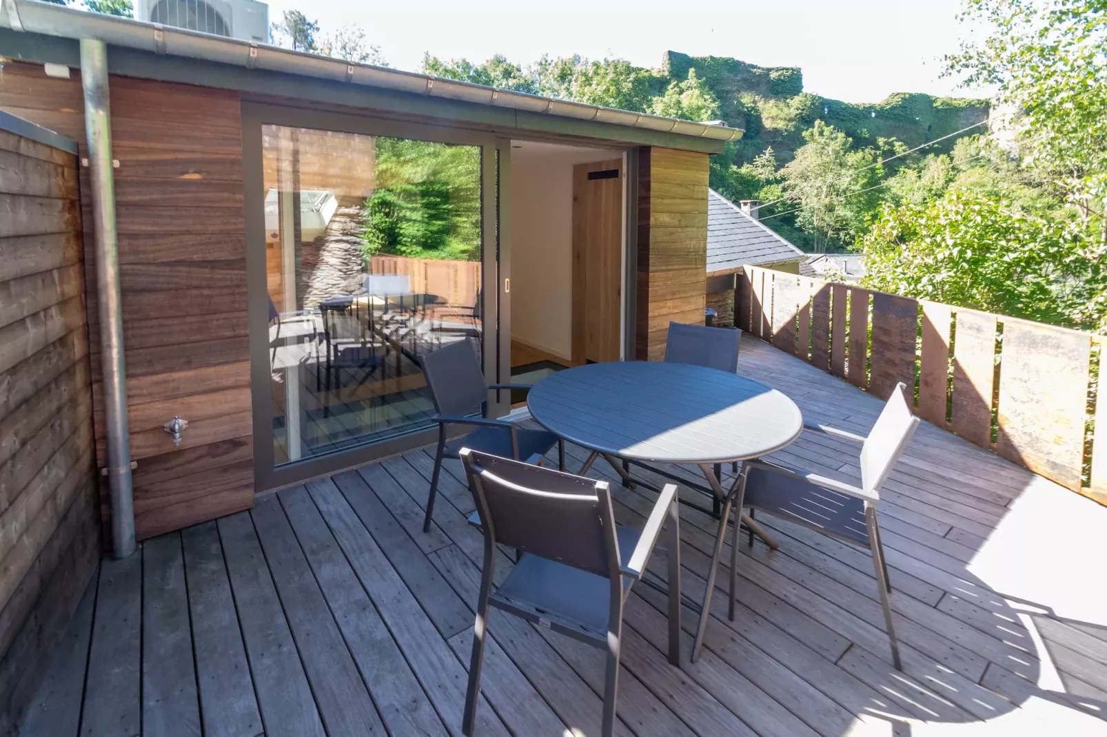 The Cave-Terrasbalkon