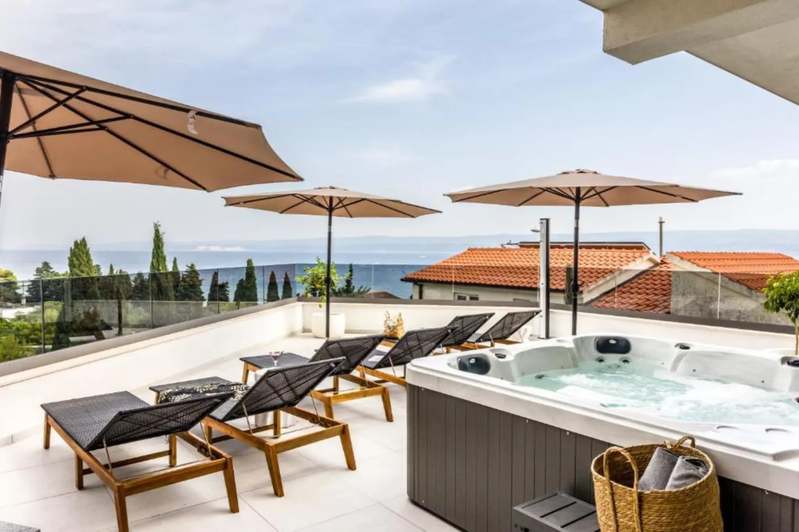 Three-Bedroom Penthouse Apartment-Terras