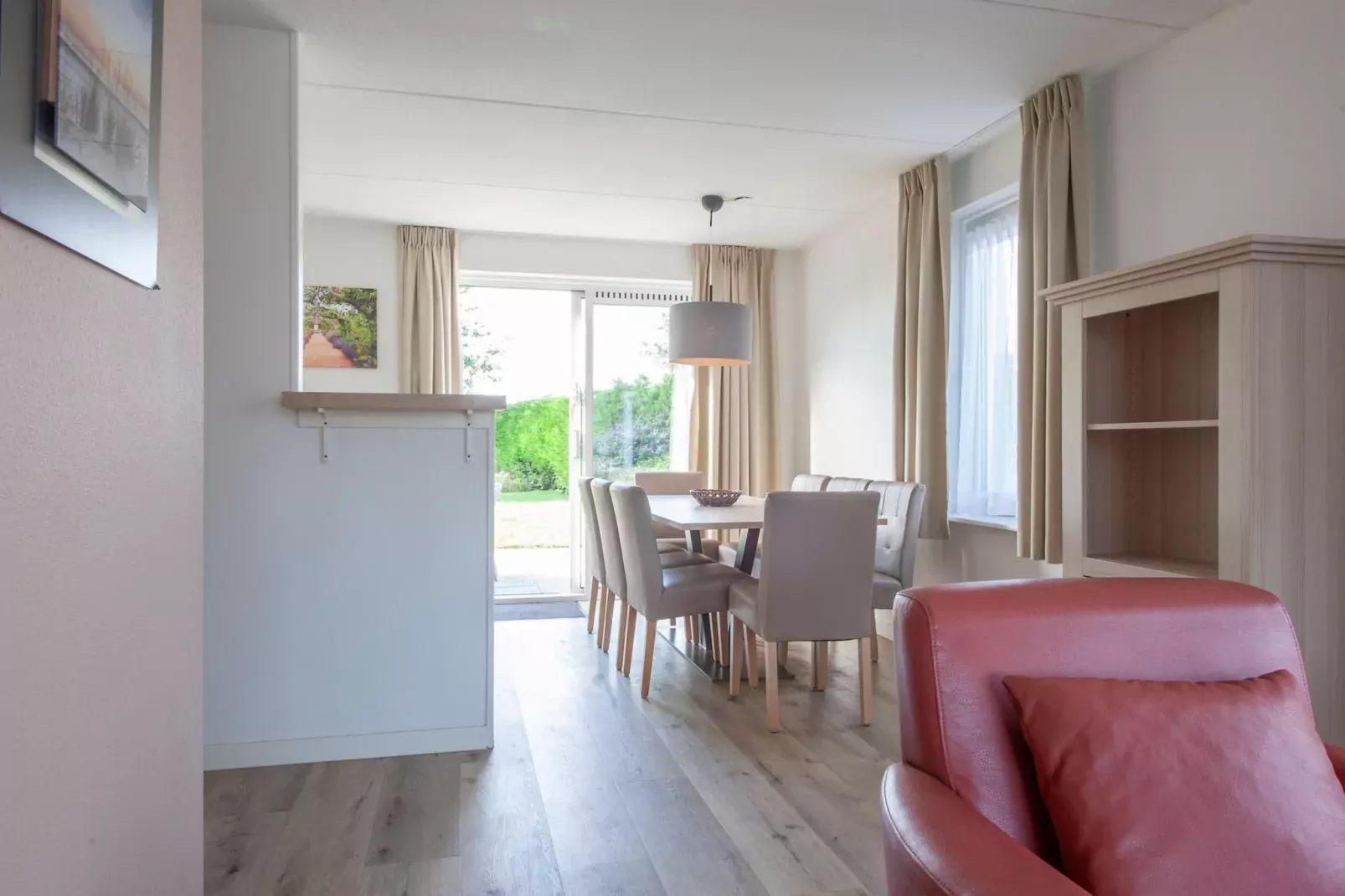Vakantiepark Zeeland Village 4-Eetkamer