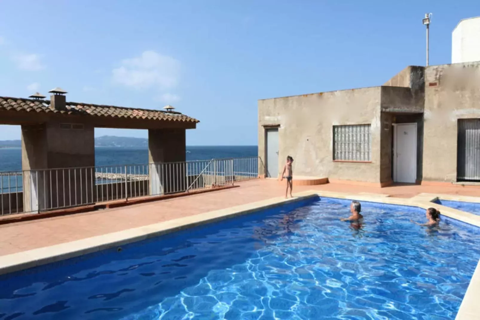 Appartements à L'Estartit-Buitenkant zomer