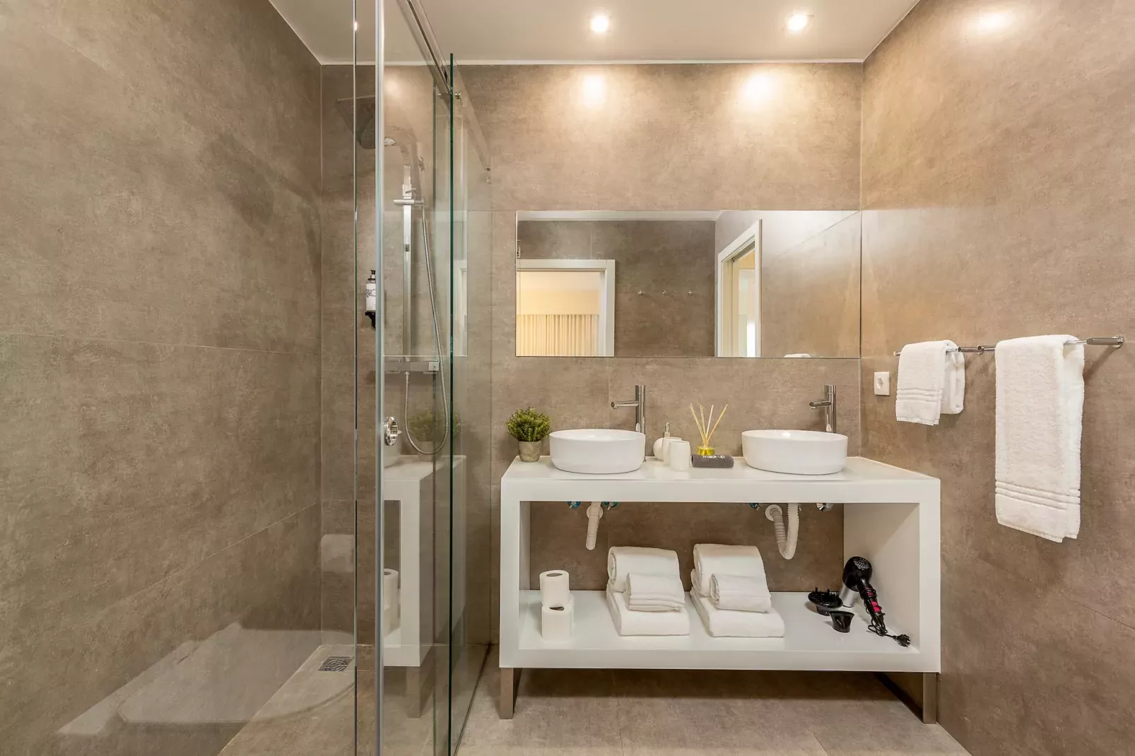 YOUROPO - Central-Badkamer