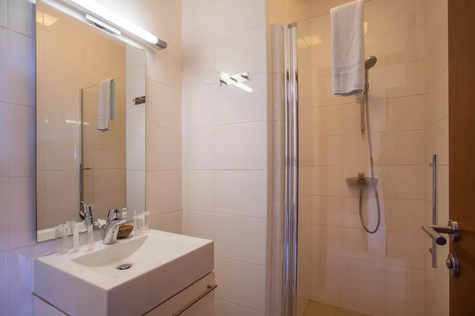 Spanish Water Apartment-Badkamer