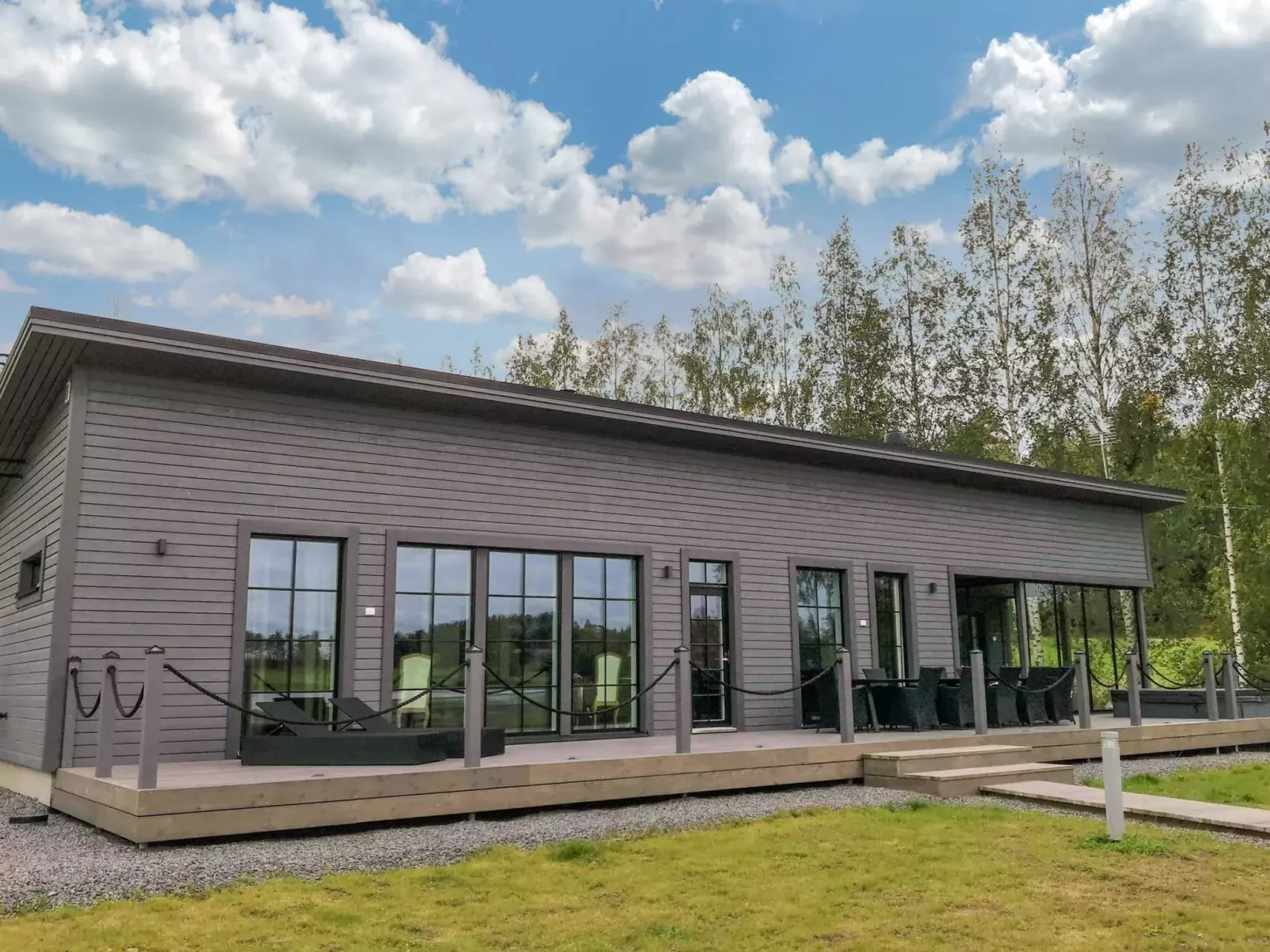 Villa karhentimantti-Buiten