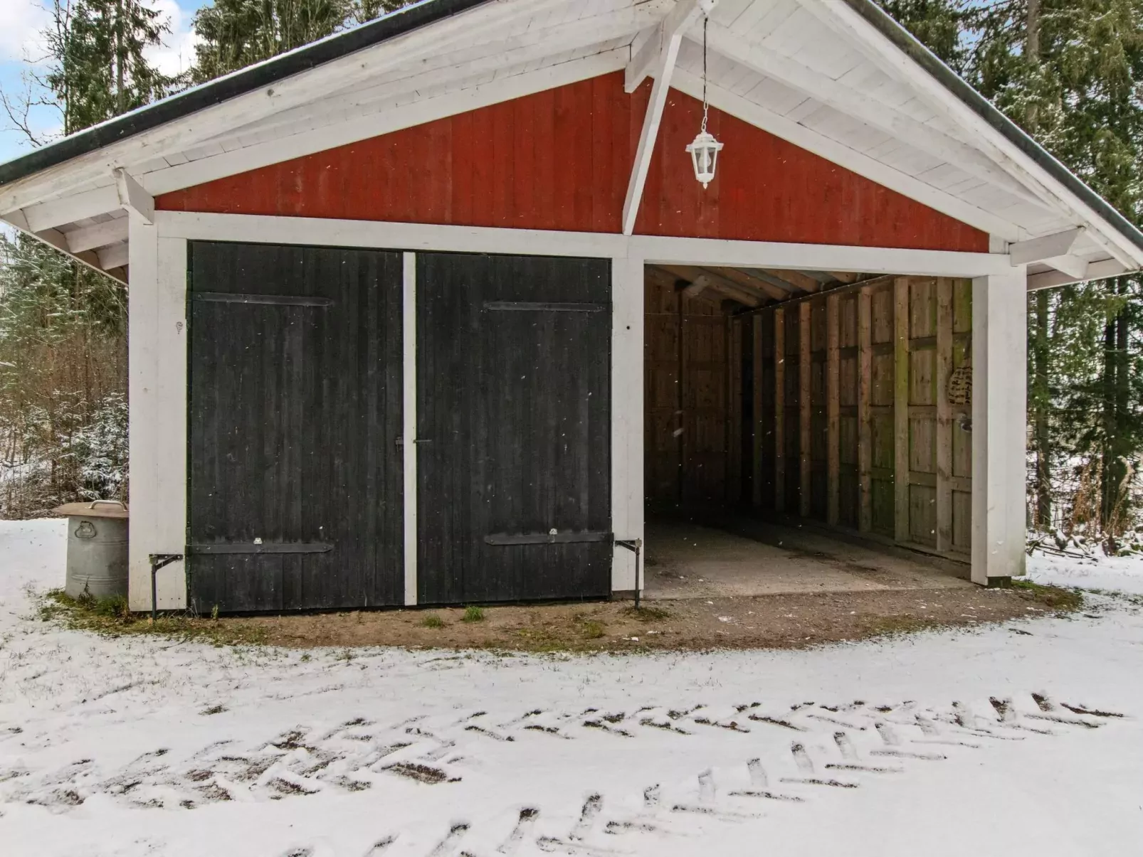 Rajamaja-Buiten