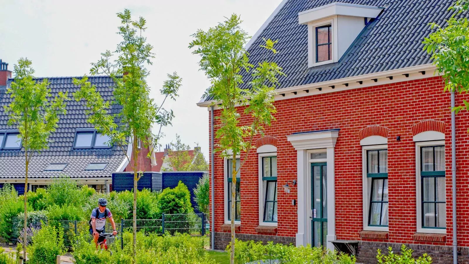 Huis nummer 37-Buitenkant zomer