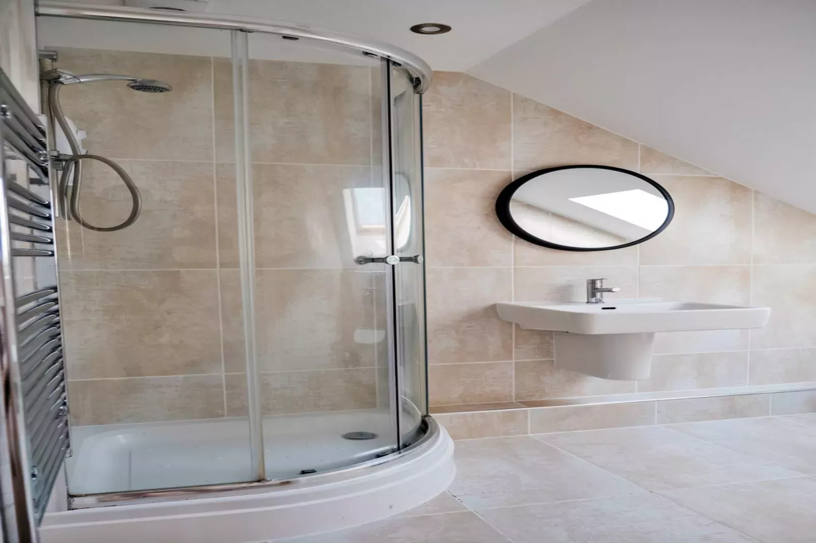 Tolcarne Stay - Luxury Newquay Apartment-Badkamer