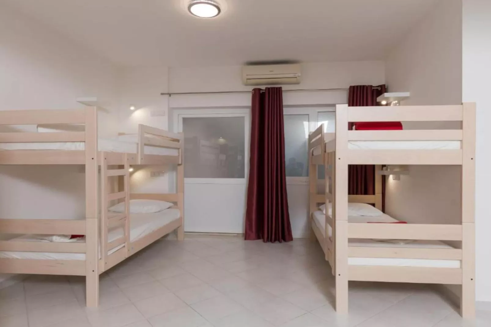 Hostel Free Bird  - Bed in Seven Bed Mixed Dormitory Room 1 (H)-Slaapkamer