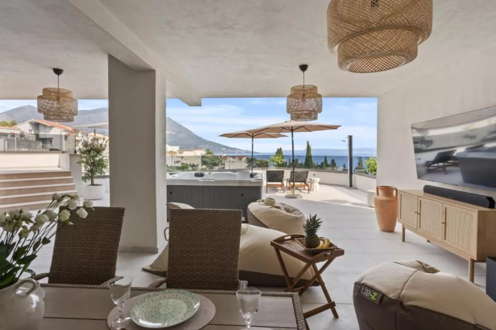 Three-Bedroom Penthouse Apartment-Terras