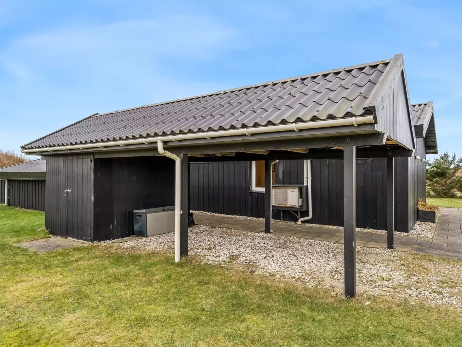 "Erblin" - 400m from the sea-Buiten