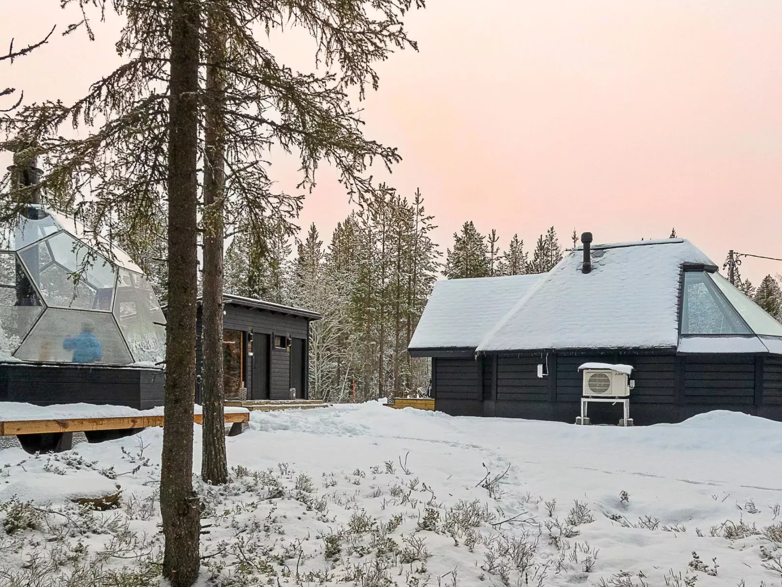 Samruam b aurora cabin-Buiten