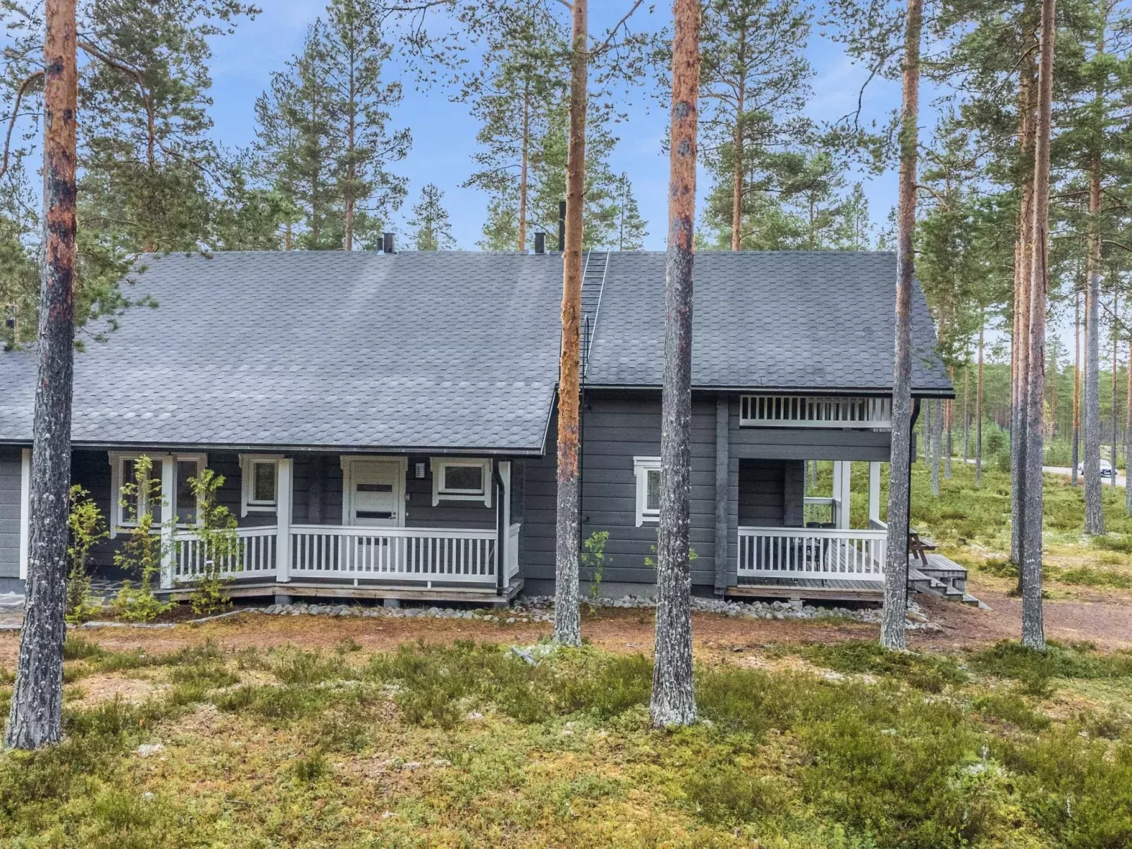 Sinisen tien helmi-Buiten