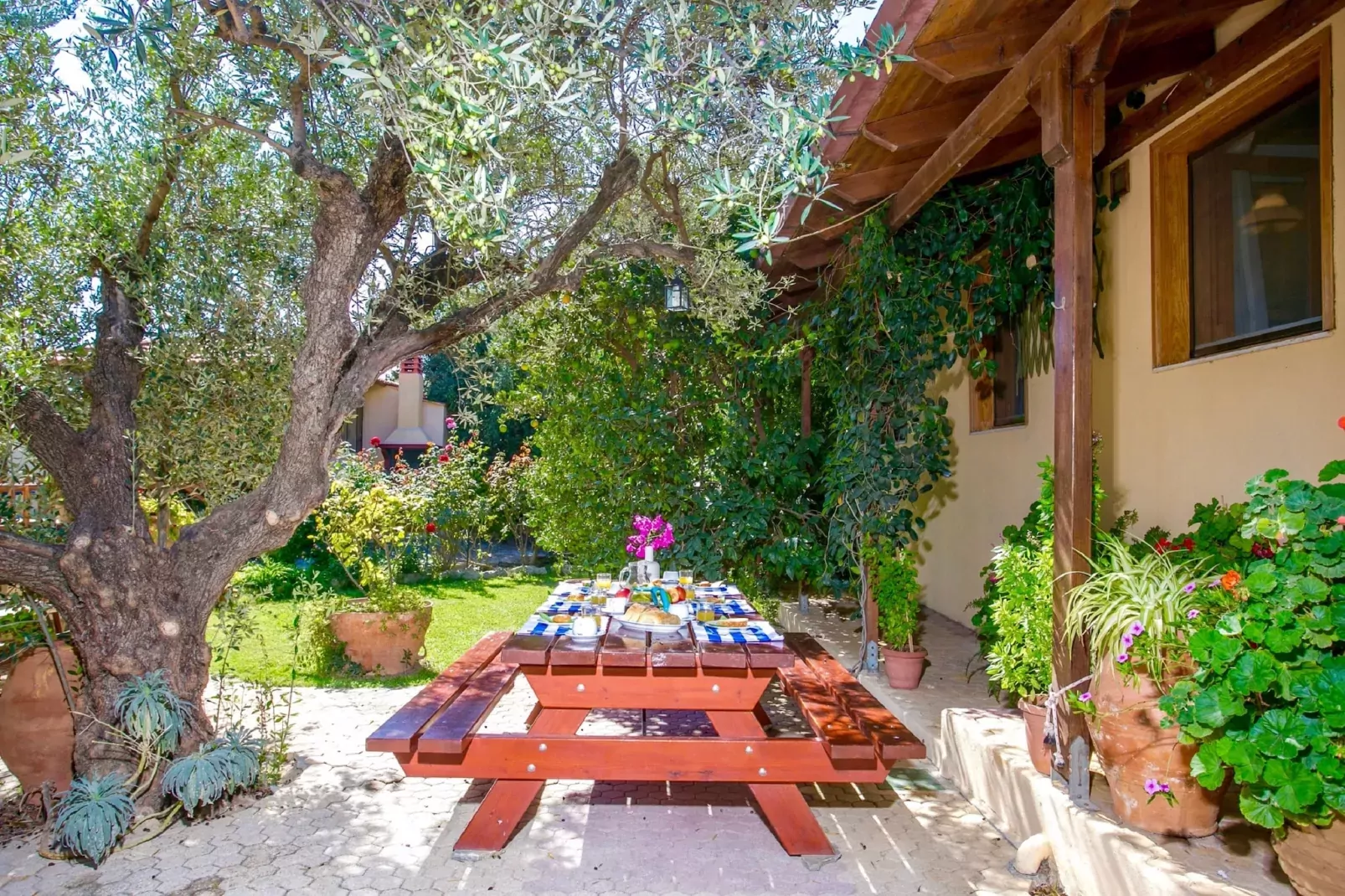 Villa Agapi-Tuinen zomer
