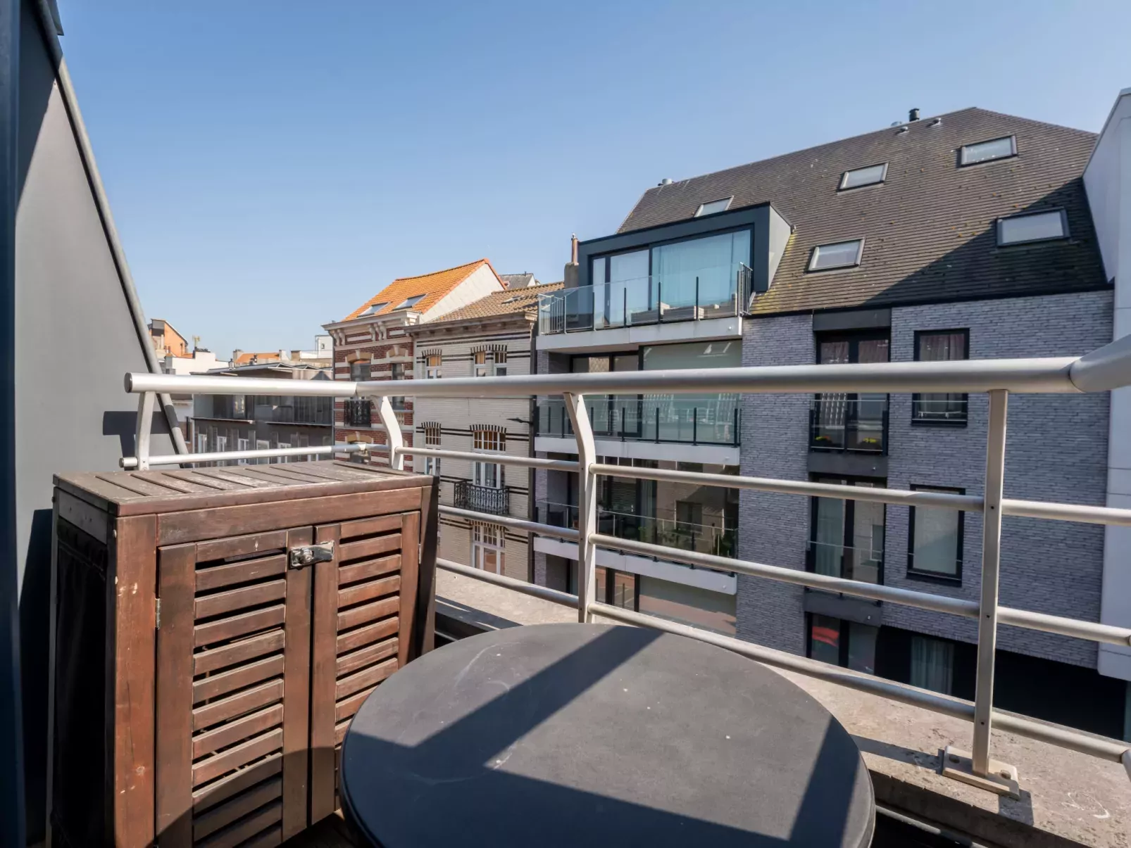 Littoral with two balconies-Buiten