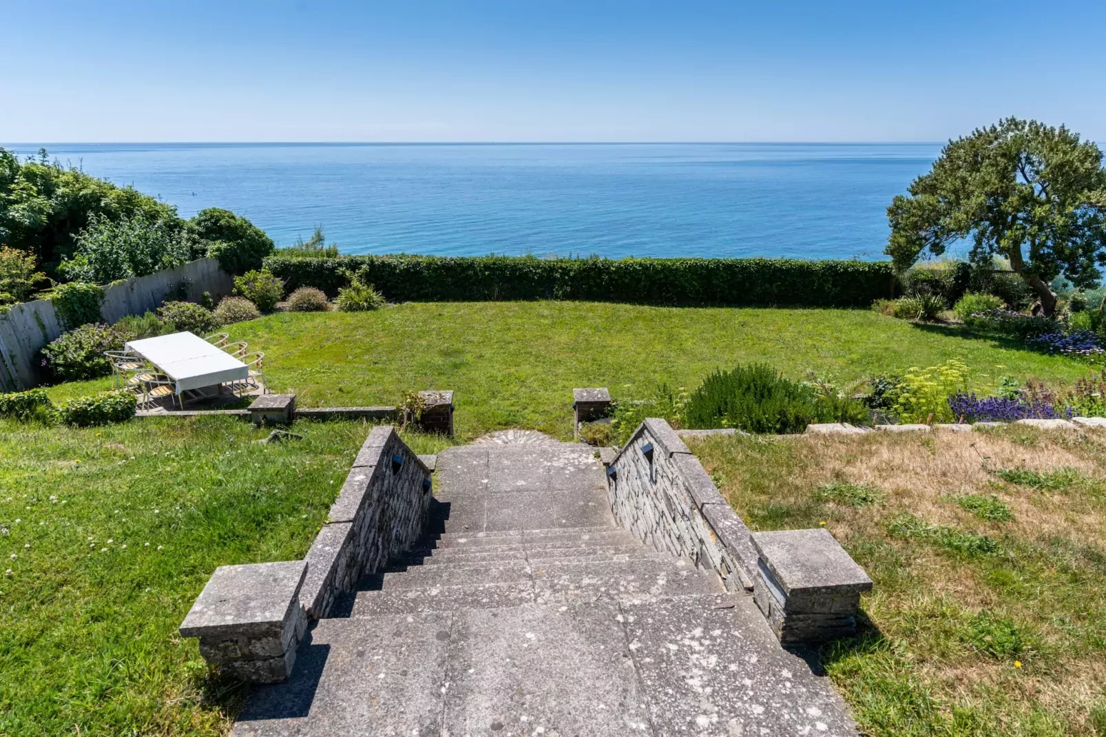 Avalon Sea Views-Tuinen zomer