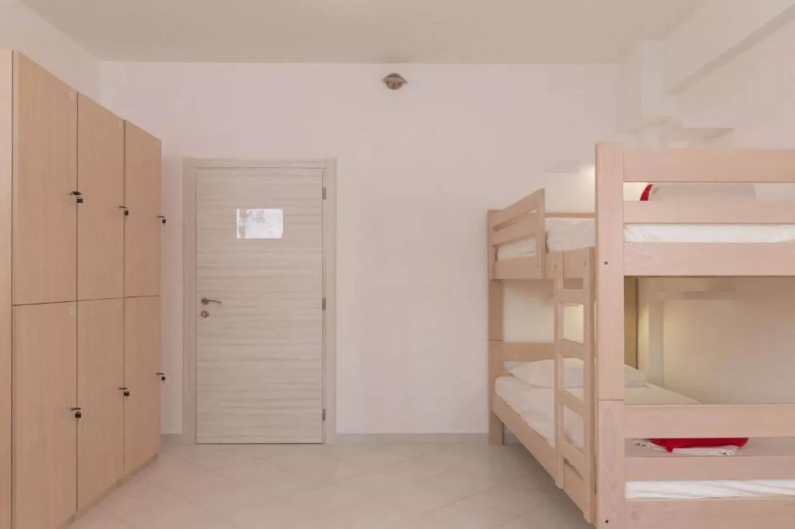 Hostel Free Bird - Bed in Five Bed Mixed Dormitory Room 4  (F)-Slaapkamer