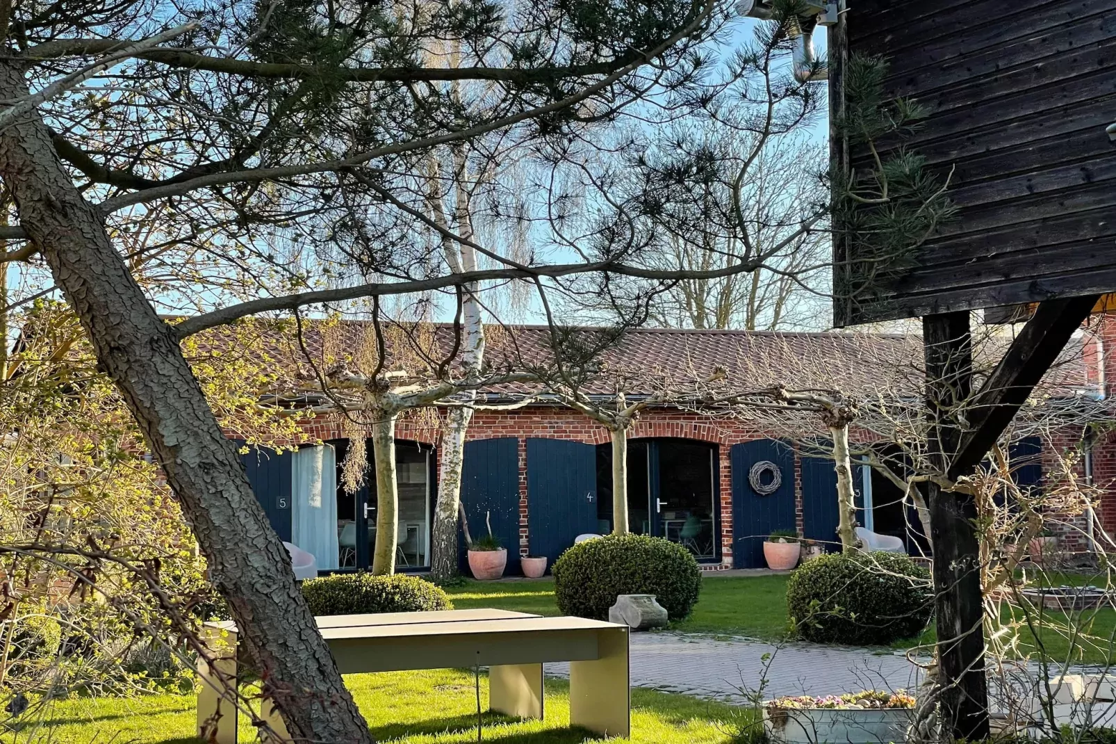 Gepflegte HofWohnung 2-Tuin winter