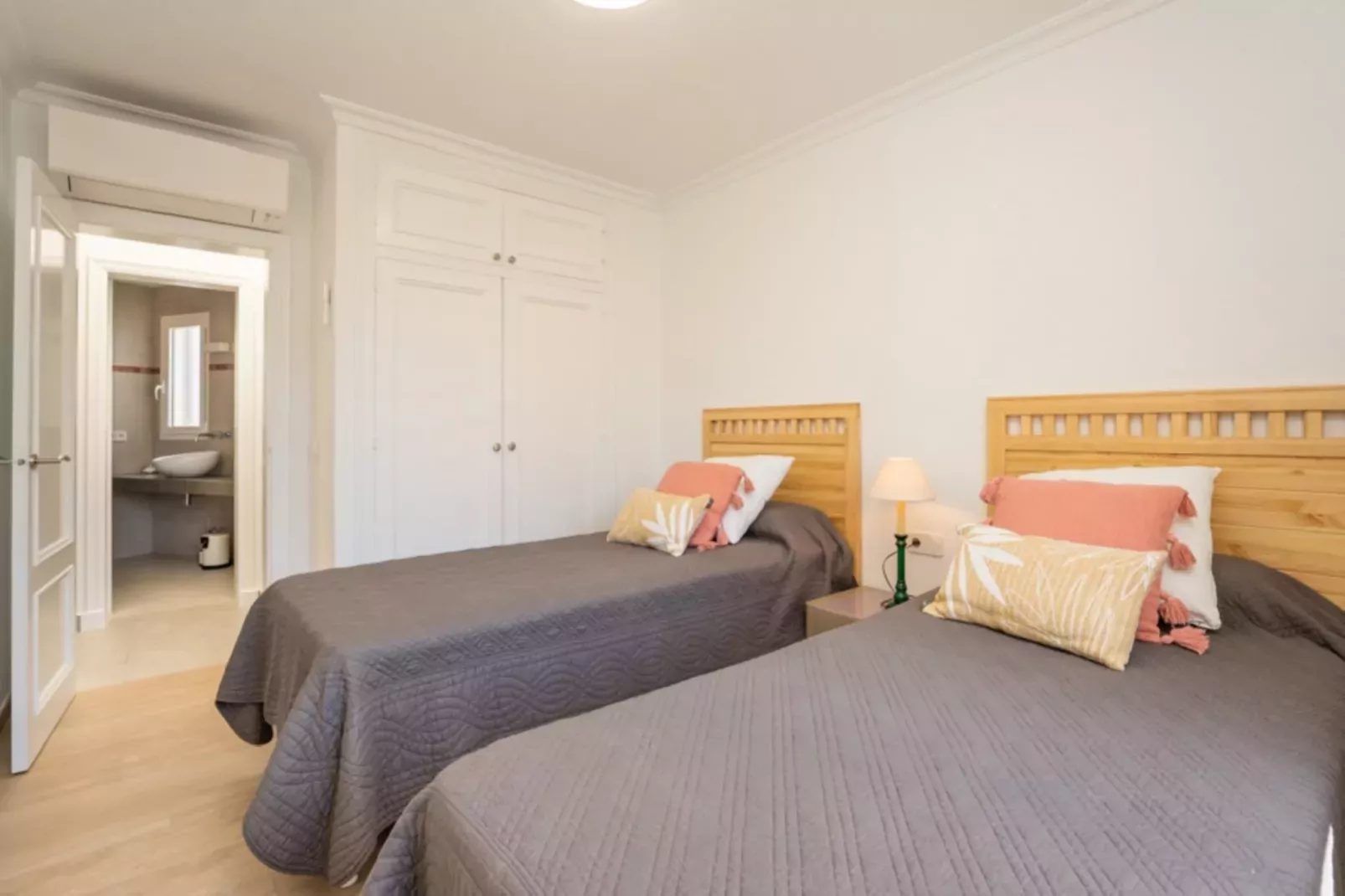 Villa Mila-Image-tags.