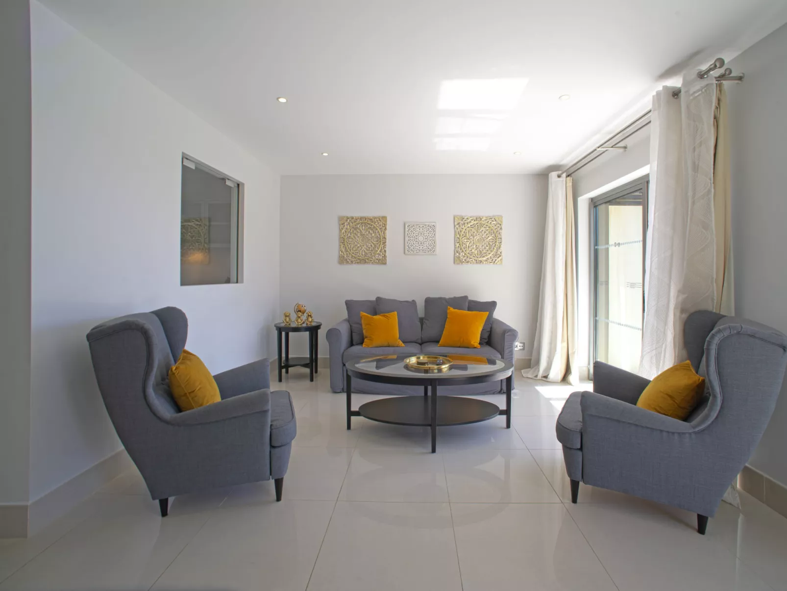 Pine Hills Ambar-Binnen