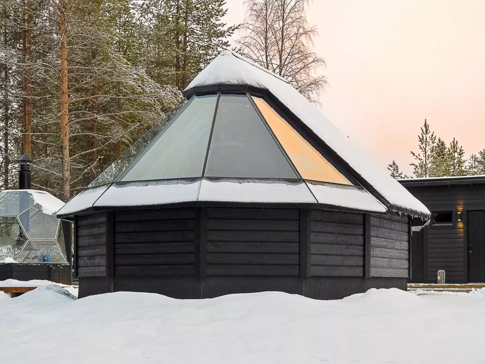 Samruam b aurora cabin-Buiten